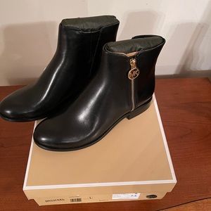 MK BLACK BOOTS NWT